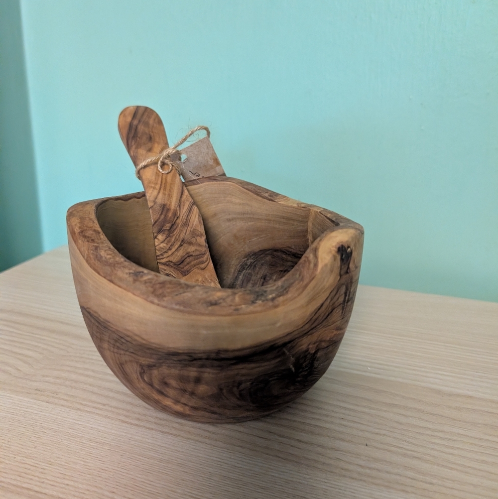 Nwot Olive Wood Bowl And Spreader 😍